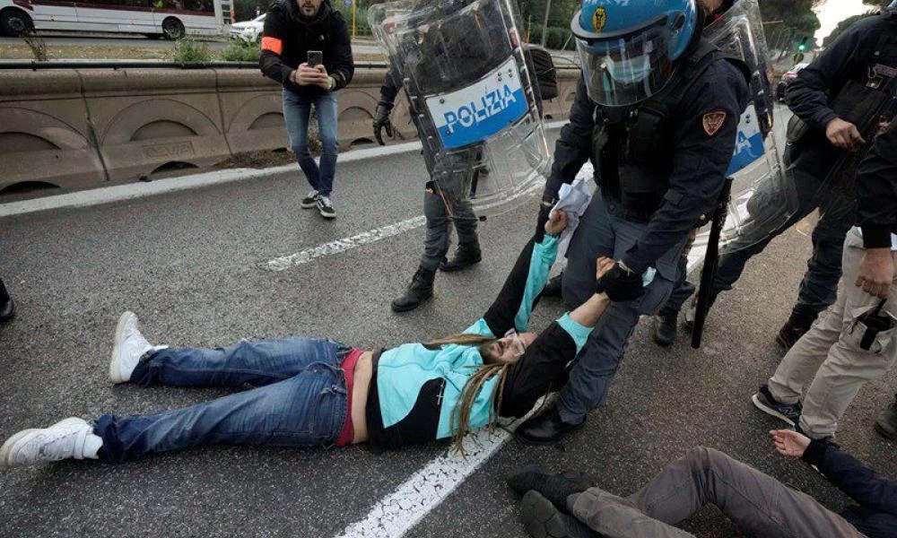 Ιταλία - G20: Aκτιβιστές επιχείρησαν να μπλοκάρουν την οδό στο συνεδριακό κέντρο